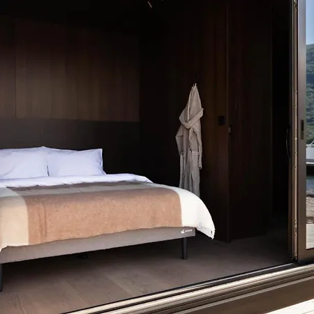 Hundeidvik Fjord Retreat - Fjord Suite With Sauna Feriehus