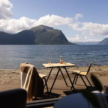 Hundeidvik Fjord Retreat - Fjord Suite With Sauna Feriehus