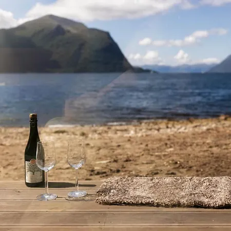 Feriehus Hundeidvik Fjord Retreat - Fjord Suite With Sauna
