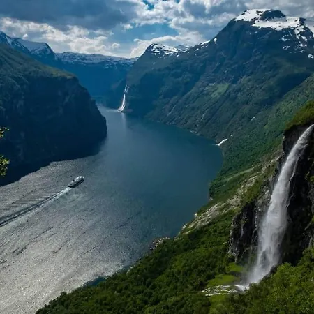 Hundeidvik Fjord Retreat - Fjord Suite With Sauna Feriehus