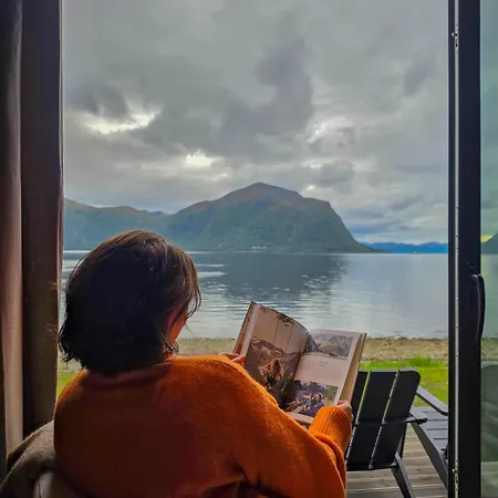 Fjord With Sauna Availible * Hundeidvik